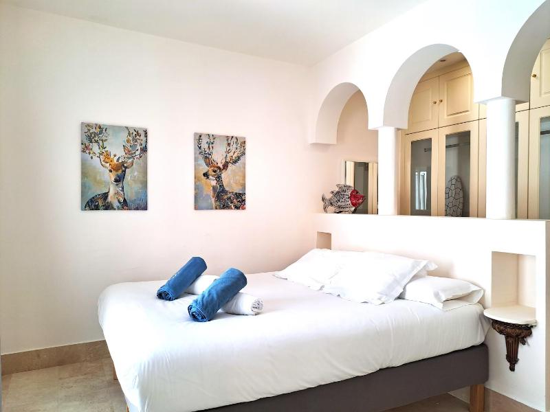 Deluxe Villa with Private Pool image 4