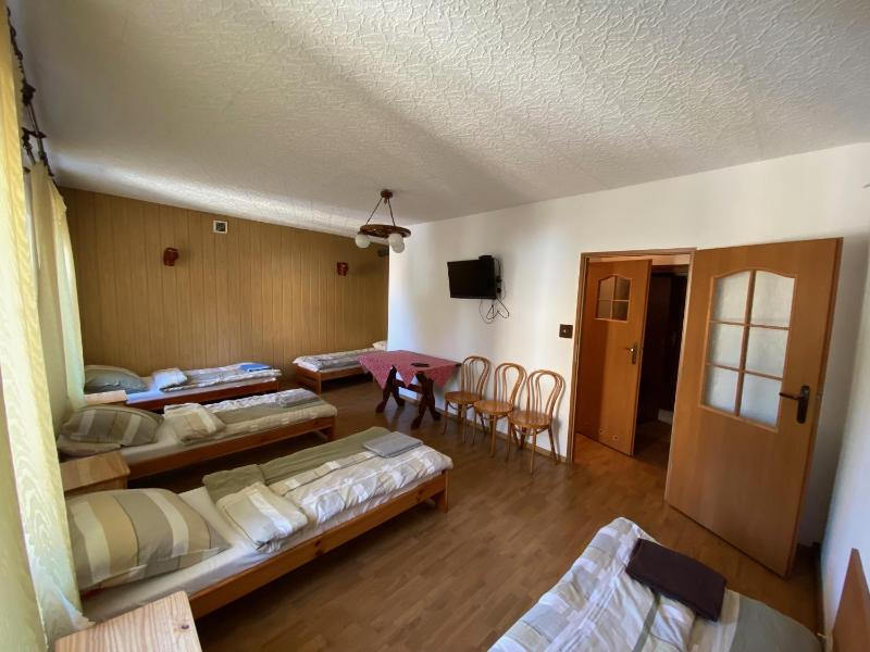 Mixed Dormitory Room image 4