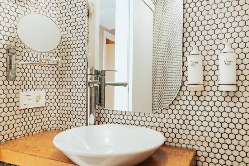 Junior Suite with Sea View image 3