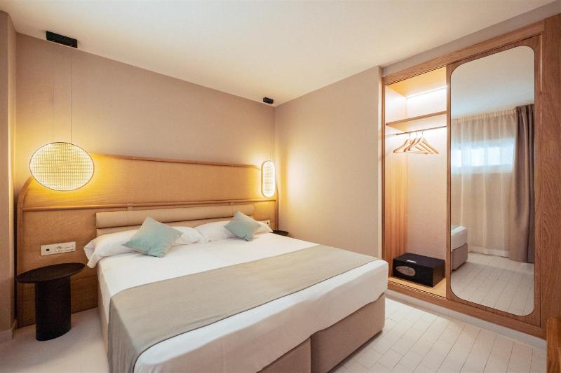 Junior Suite with Garden View image 1