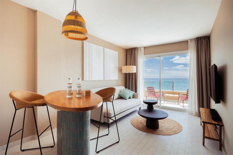 Junior Suite with Sea View image 1