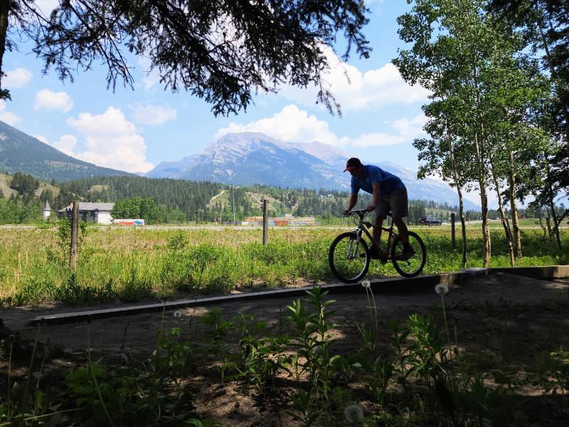 Sunset Resorts Canmore and Spa - image 15