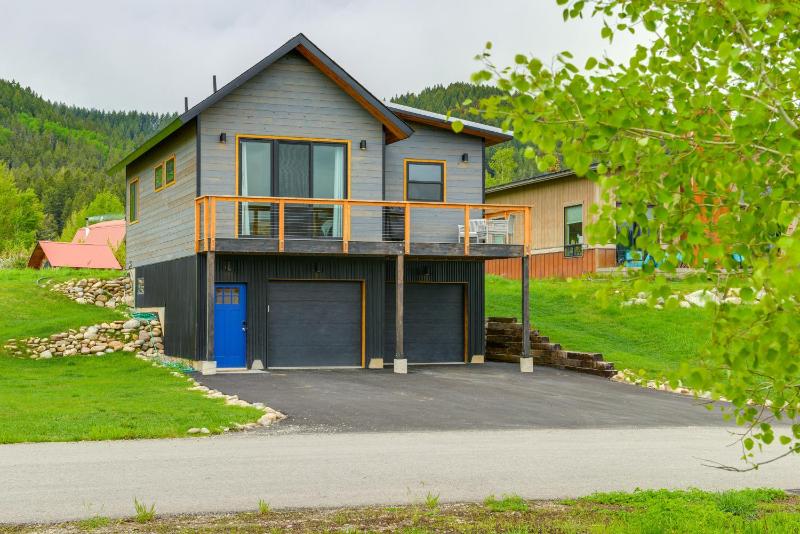 Quiet Alpine Hideaway with Panoramic Mountain Views! Images