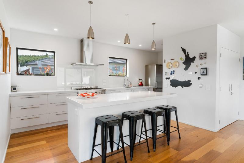 Casa Central - Wanaka Holiday Home - image 7