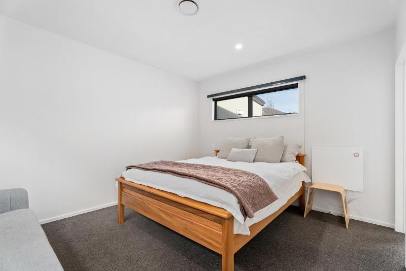 Casa Central - Wanaka Holiday Home - image 9