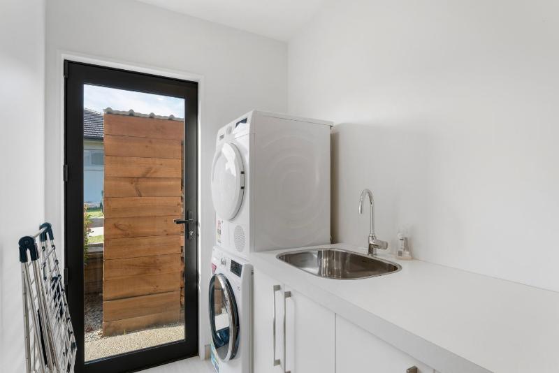 Casa Central - Wanaka Holiday Home - image 15