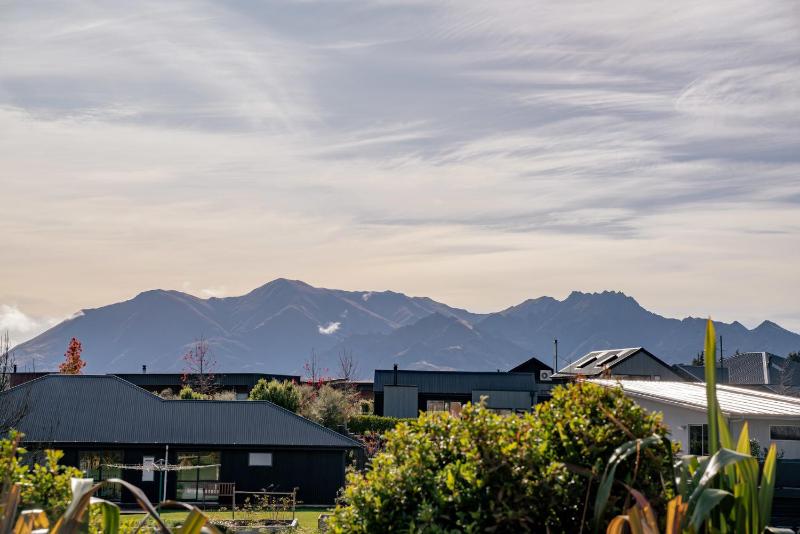 Casa Central - Wanaka Holiday Home - image 5