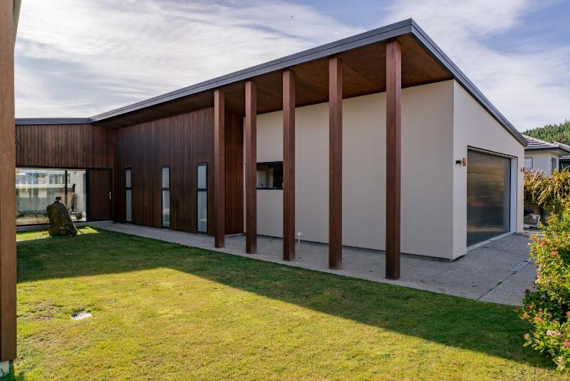 Casa Central - Wanaka Holiday Home - image 10