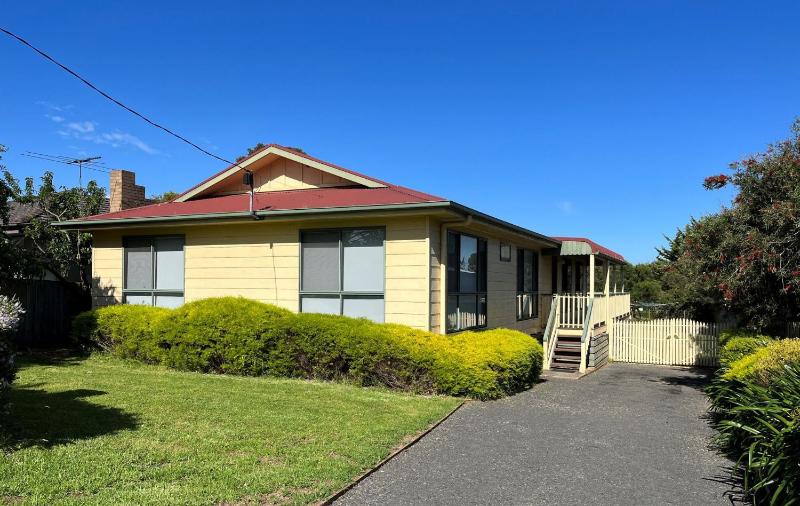 Roydon Island Retreat - image 16