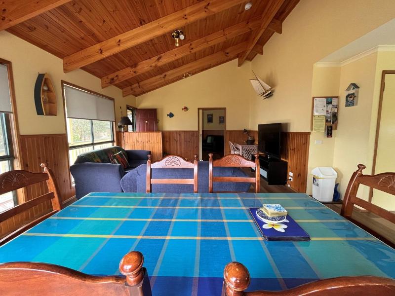 Roydon Island Retreat - image 15