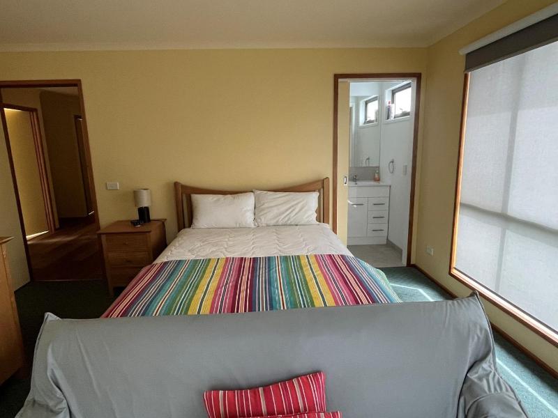 Roydon Island Retreat - image 13