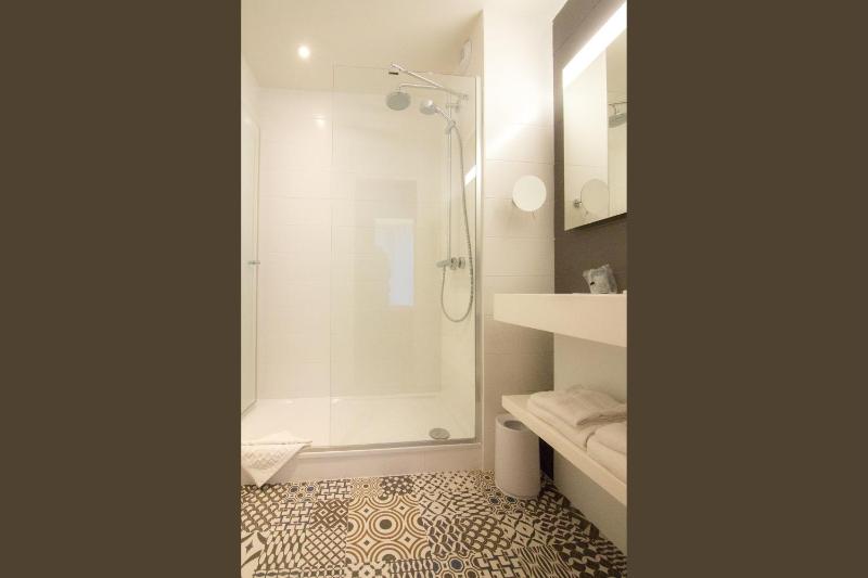 Quadruple Room image 3