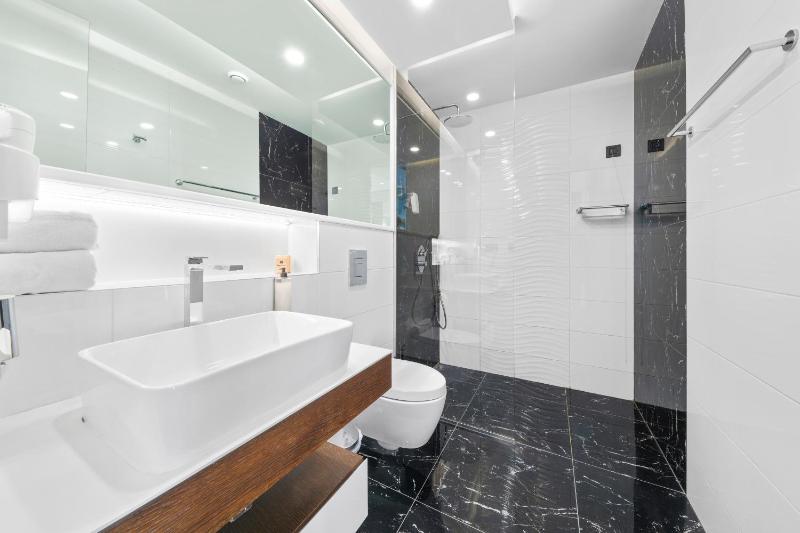 Family Room with Free Parking image 3