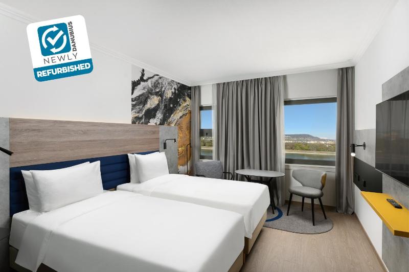 Premium Twin Room with River View ( newly refurbished ) image 1
