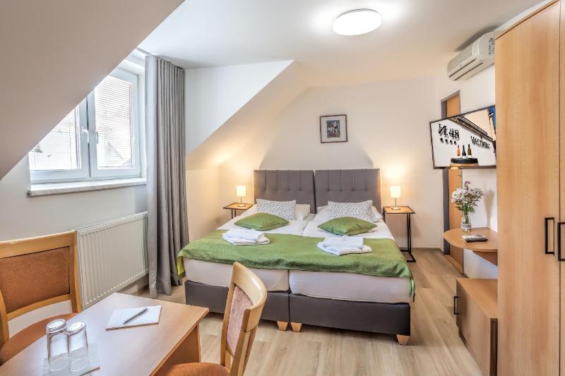 Standard Double or Twin Room image 1