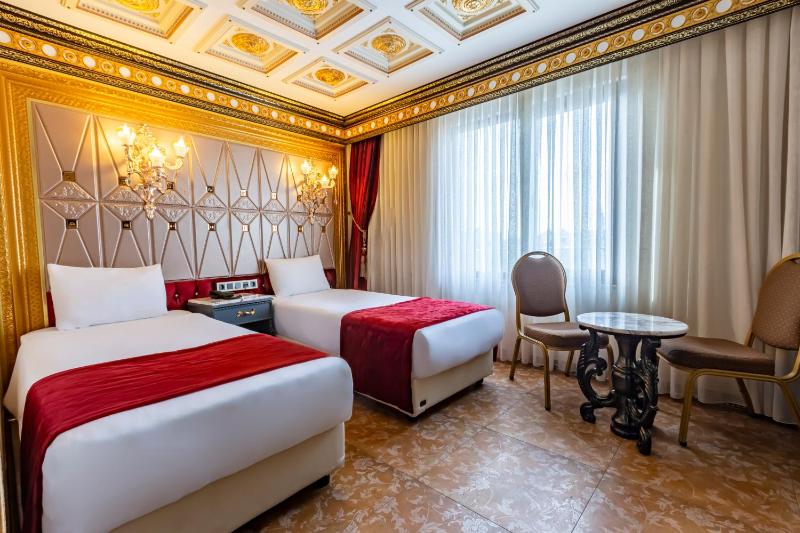 Deluxe Double or Twin Room image 4