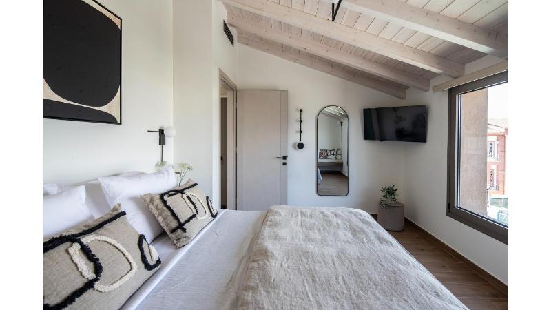 Salina SPA Villas - with PRIVATE HEATED ECO-POOL SAUNA & JACCUZI HOT TUB - image 16