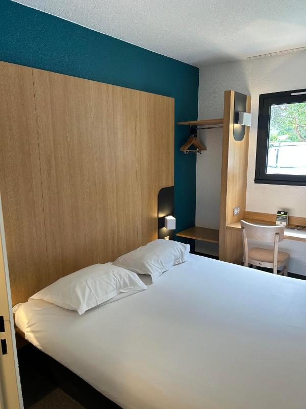 Double Room image 1