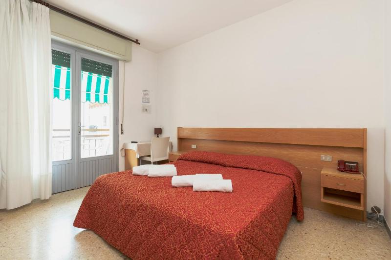 Economy Double Room image 2