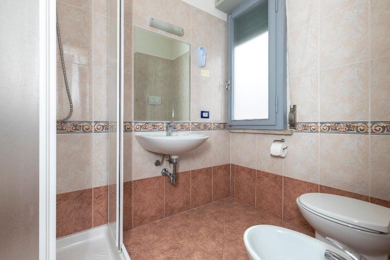 Economy Double Room image 1