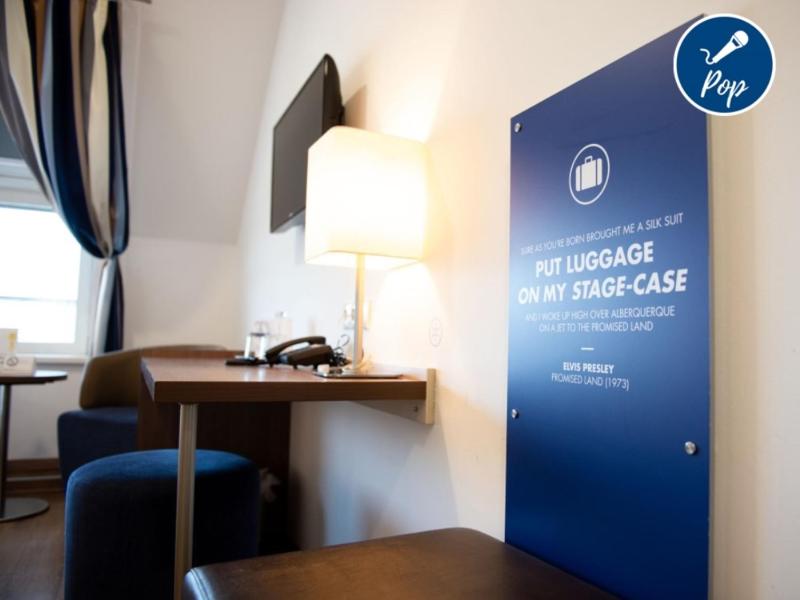 Superior Double Room Pop with Courtyard View image 3