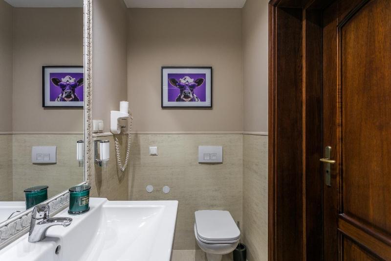 Deluxe Quadruple Room image 1