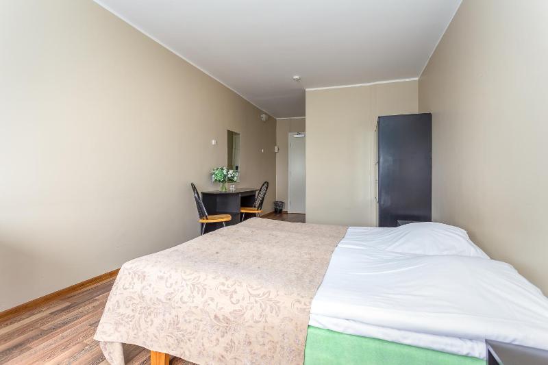 Basic Budget Twin Room image 4