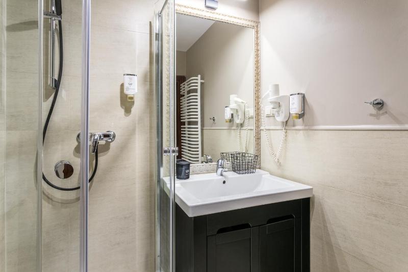 Deluxe Double Room image 2