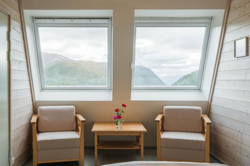 Suite with Mountain View image 4