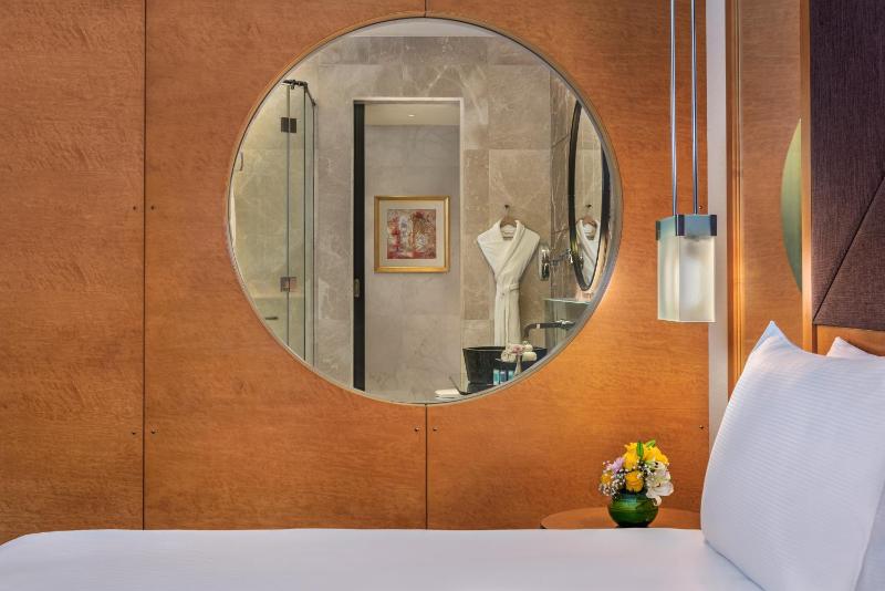 Deluxe Gulf View Room King– Free daily shuttle bus to Yas attractions, Yas Mall and Grand Mosque image 3