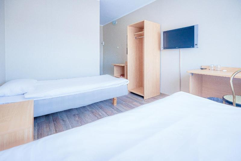 Basic Budget Twin Room image 3