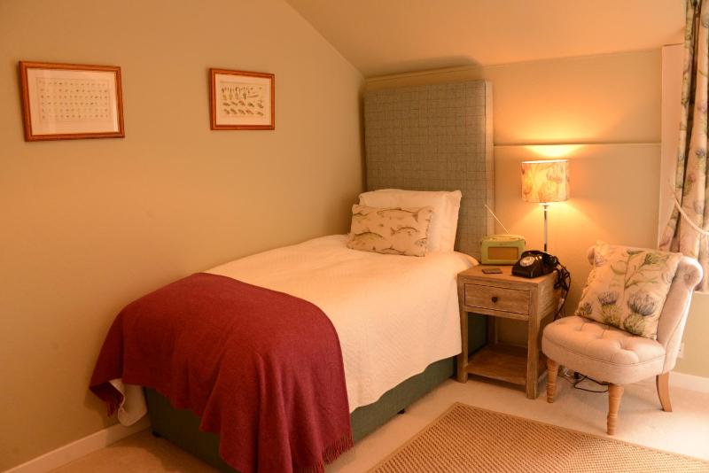 Single Room with Bath image 2