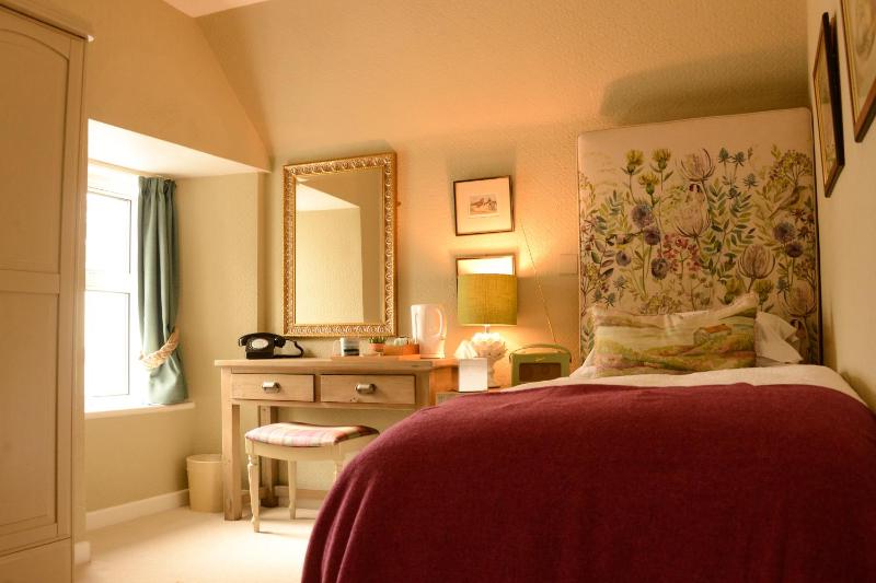 Single Room with Bath image 3
