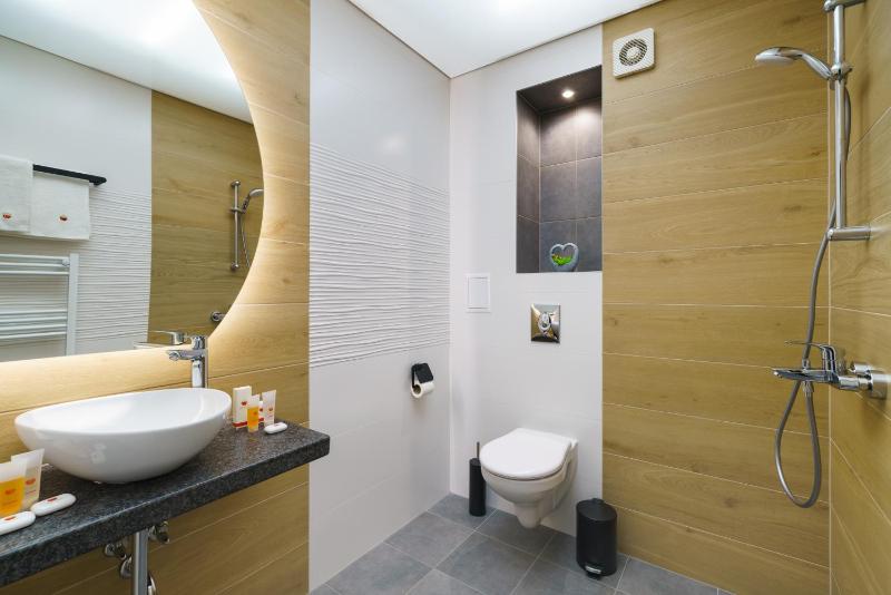 Twin Room image 3