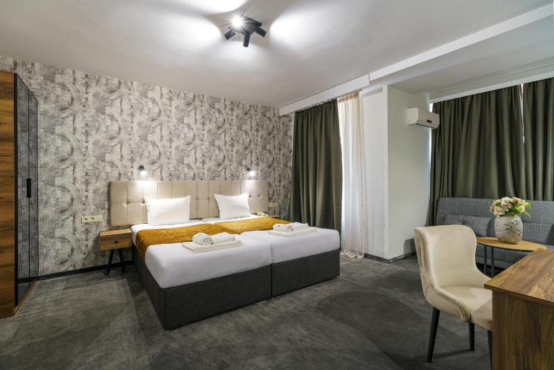 Deluxe Double Room with Balcony image 1