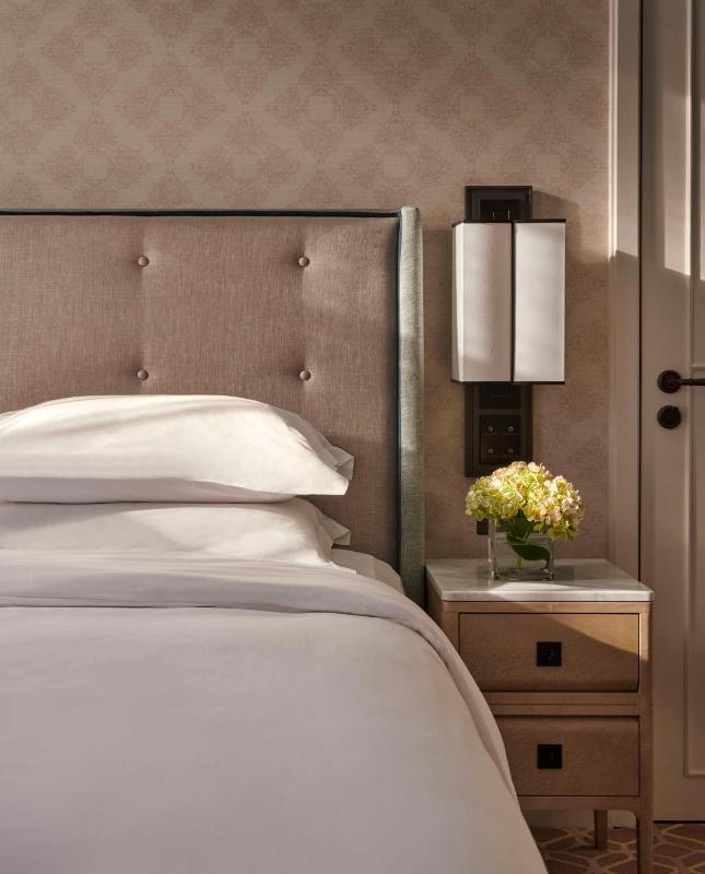 Twin Room image 4