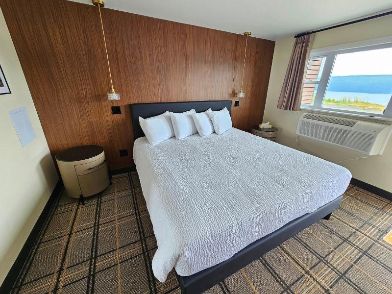  King Suite with Lake View image 1