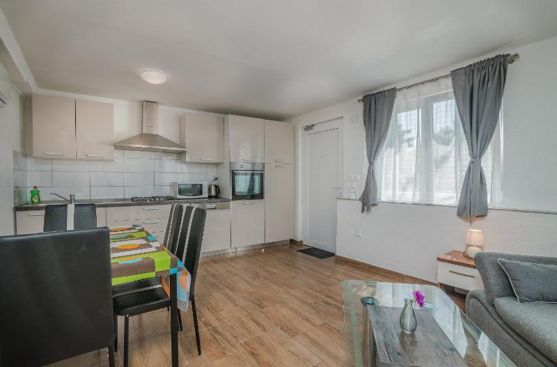 Apartment - Ground Floor - Disability Access image 4
