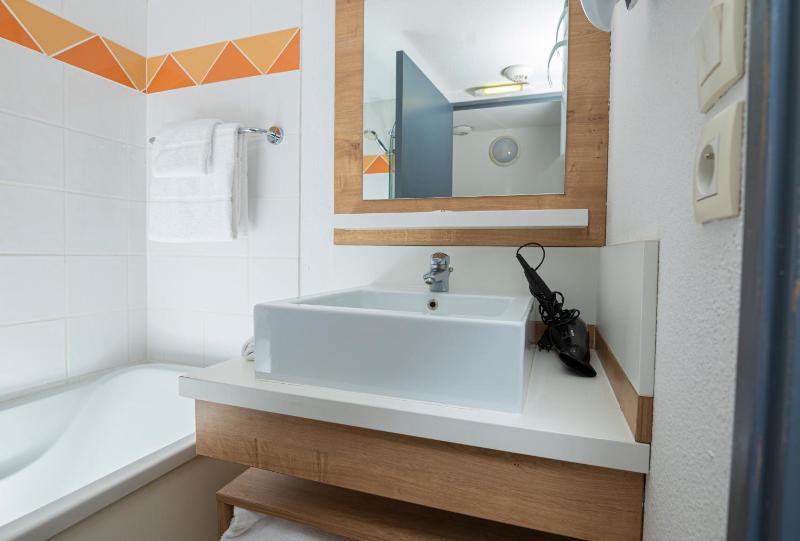 Apartment Large Double bed + Twin beds image 3