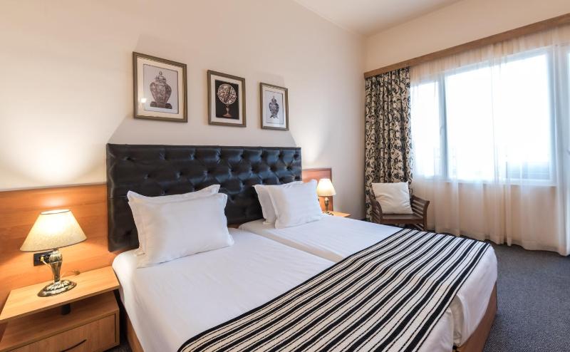 Double Room with Balcony image 3