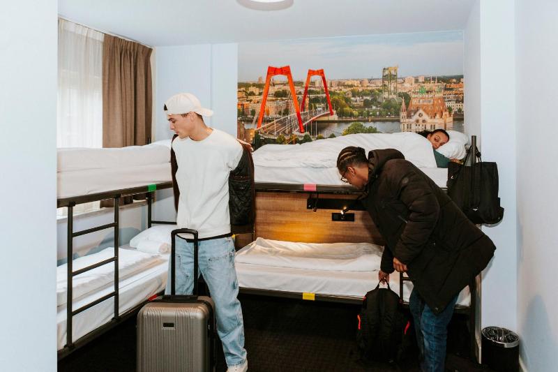 Bed in 8-Bed Mixed Dormitory Room - 18-35 Years Old Only image 3