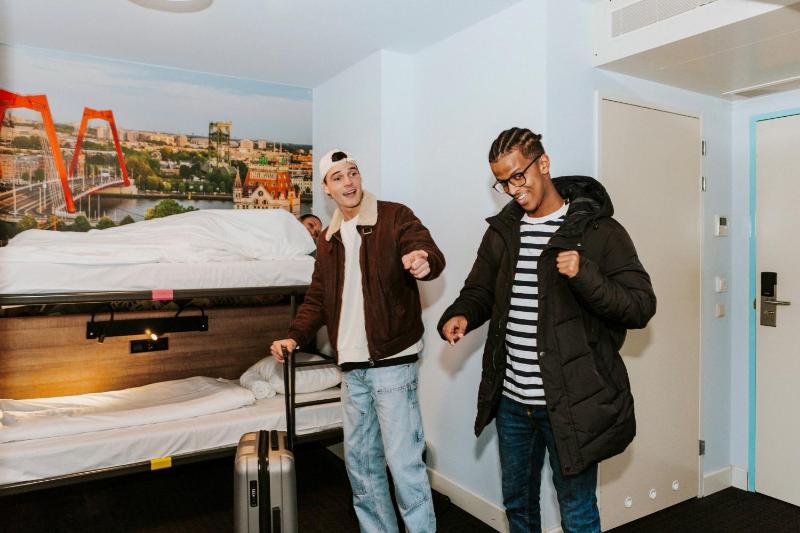 Bed in 8-Bed Mixed Dormitory Room - 18-35 Years Old Only image 4