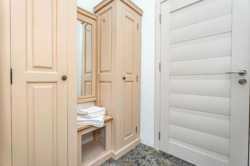 Twin Room image 4
