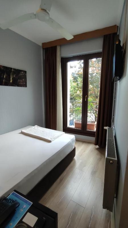 Double Room with Garden View image 4