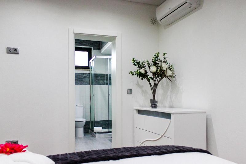 Two-Bedroom House image 4