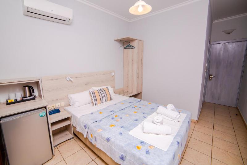 Double or Twin Room image 3