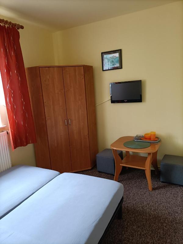 Small Double Room image 1