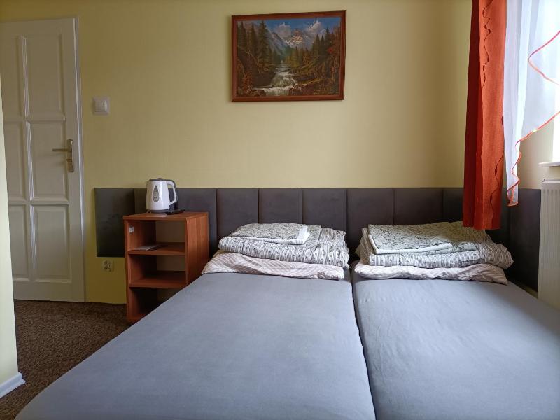 Small Double Room image 4