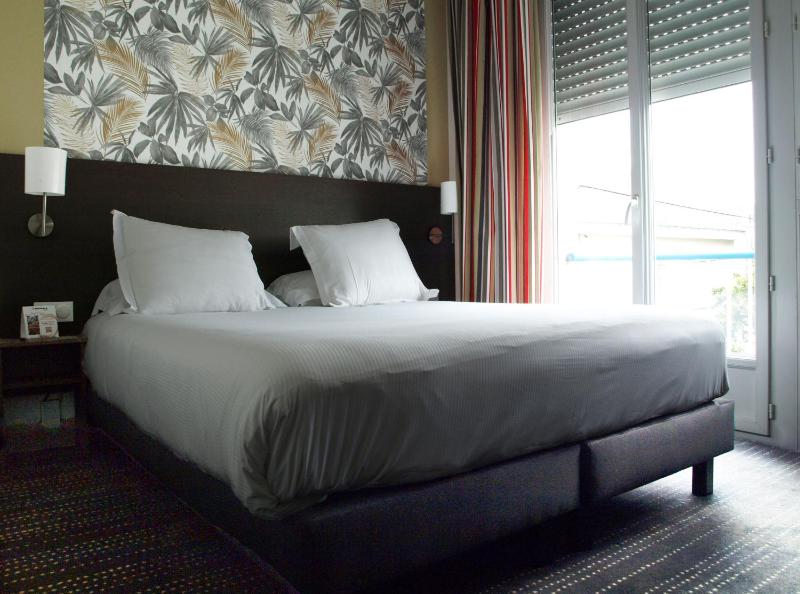 Double Room image 3