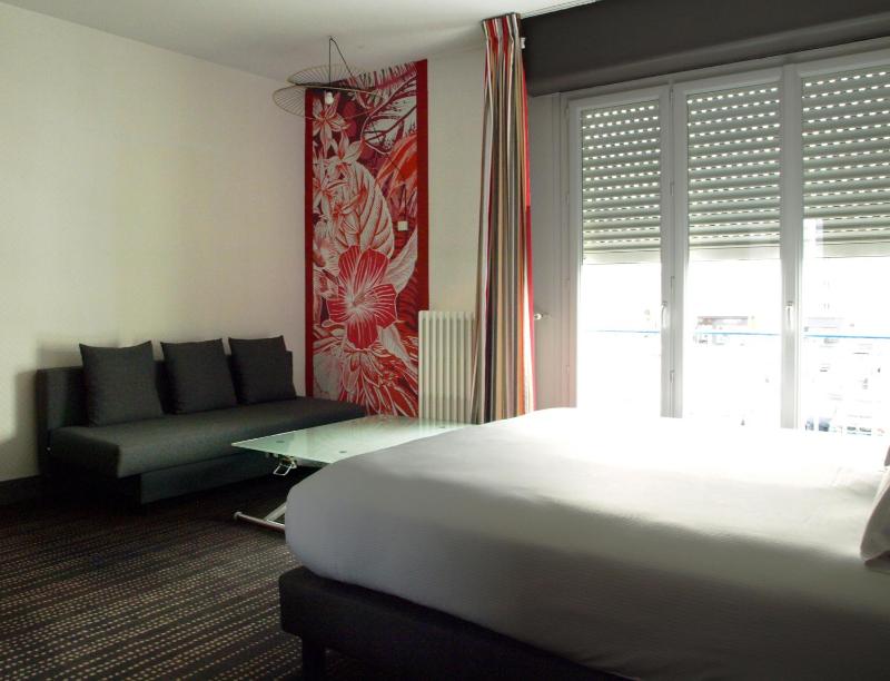 Deluxe Double Room (2 Adults + 1 Child) image 3
